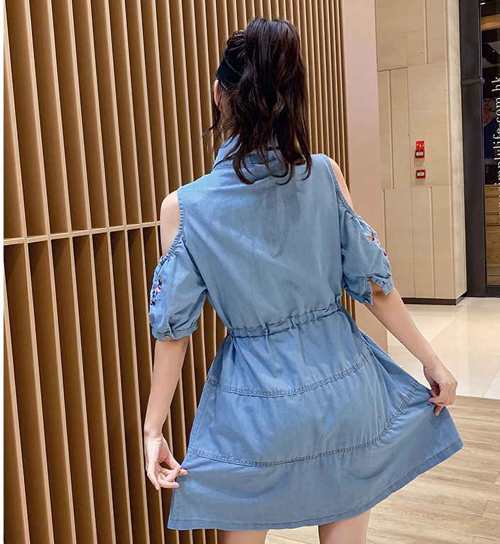 ĐẦM JEAN CỔ SƠ MI KHOÉT VAI THÊU HOA